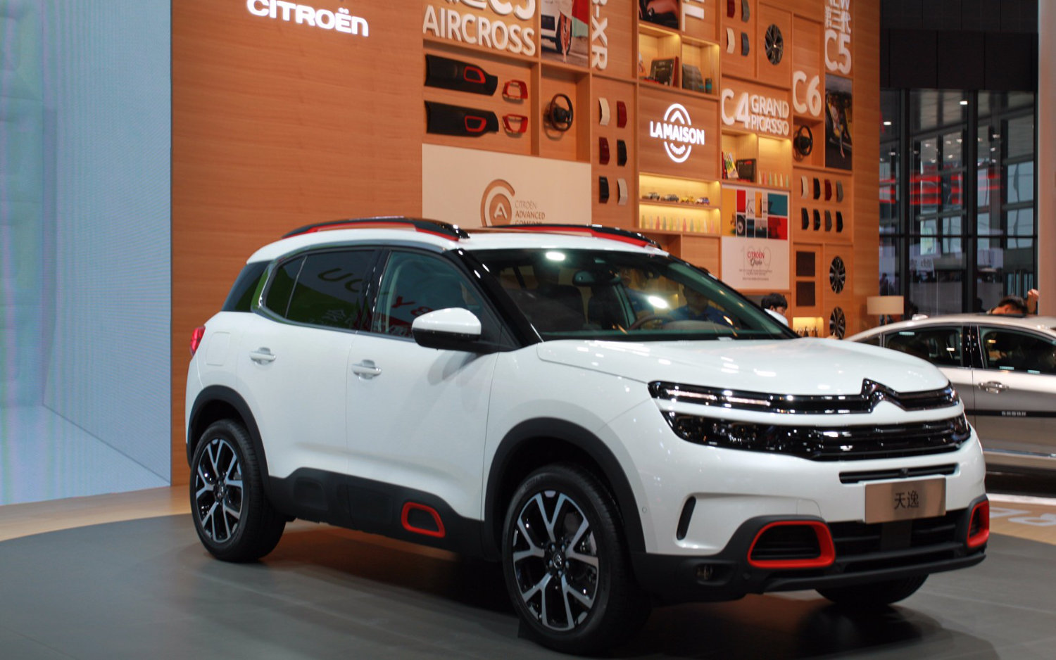 Citroen C Aircross Hybrid Suv Drive